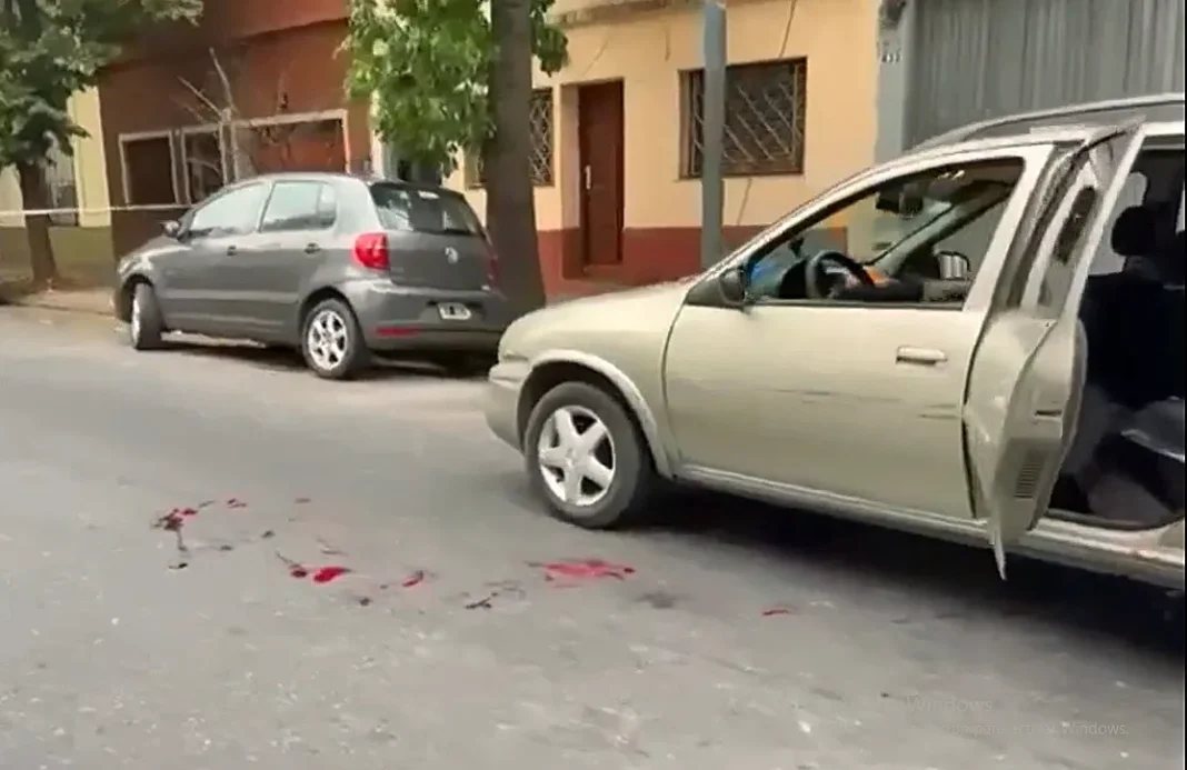Zona del incidente en calle Maza, Almagro, donde una agente policial disparó en un auto.