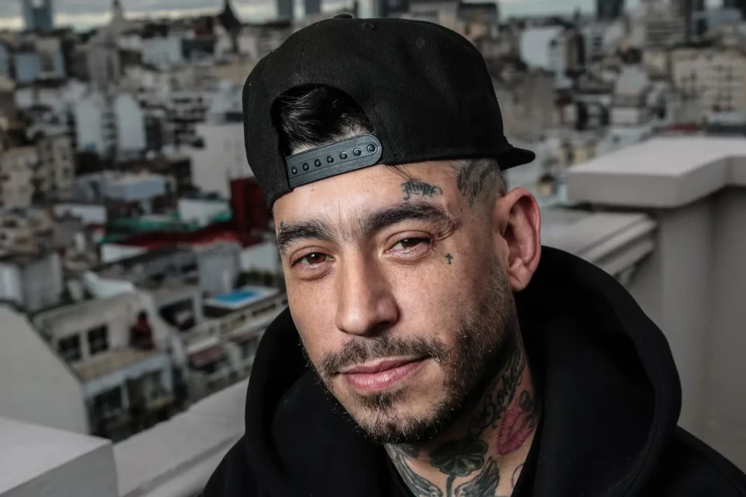 Fachada de la productora Almenara Network en Córdoba durante el allanamiento policial