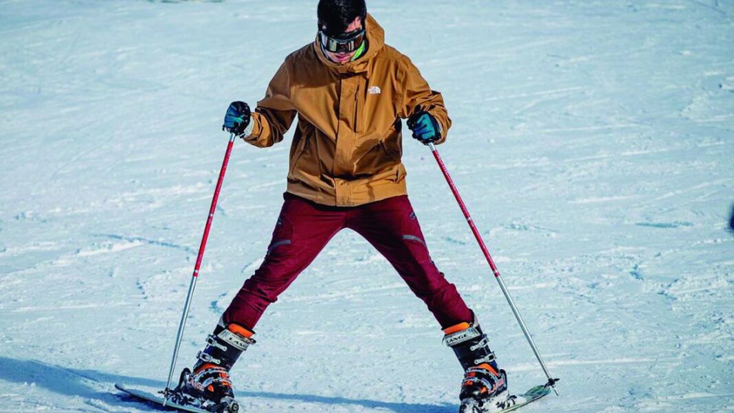 Vista panorámica de Bariloche en invierno con montañas nevadas y el lago Nahuel Huapi.