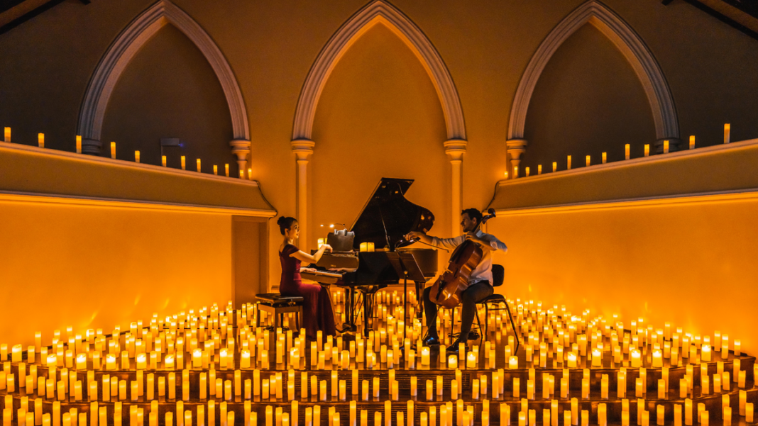 Concierto Candlelight en Plataforma Lavardén con velas y cuarteto de cuerdas