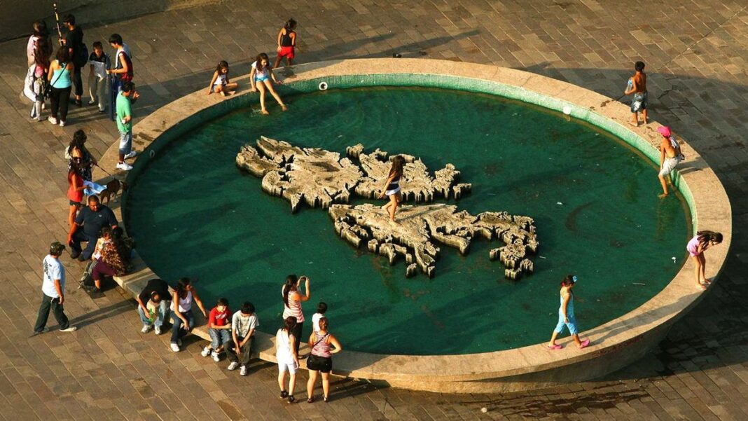 Fotografía de detalle del monumento a los Veteranos y Caídos en Malvinas en el Parque Nacional a la Bandera, Santa Fe.