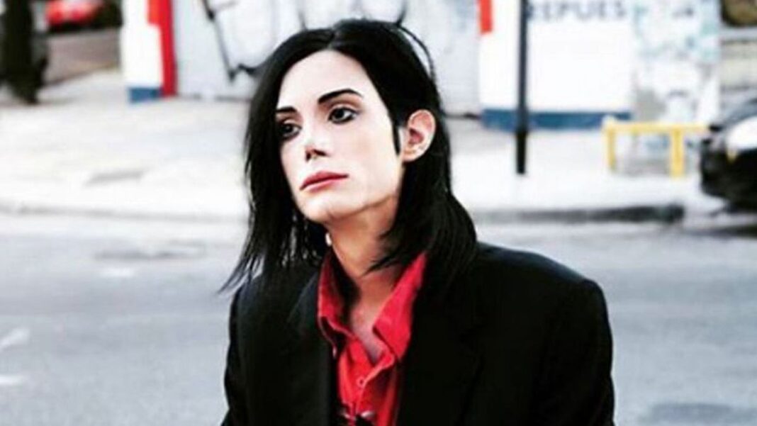 Felipe Pettinato sale de los tribunales de Comodoro Py tras conocerse la sentencia.