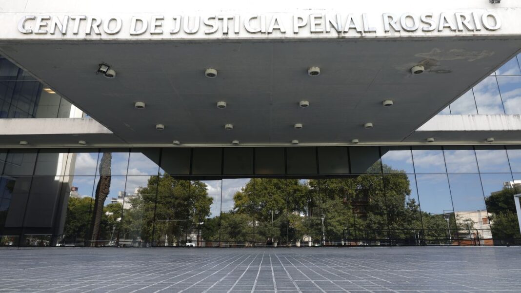 Fachada de un edificio institucional relacionado con la Justicia en la provincia de Santa Fe