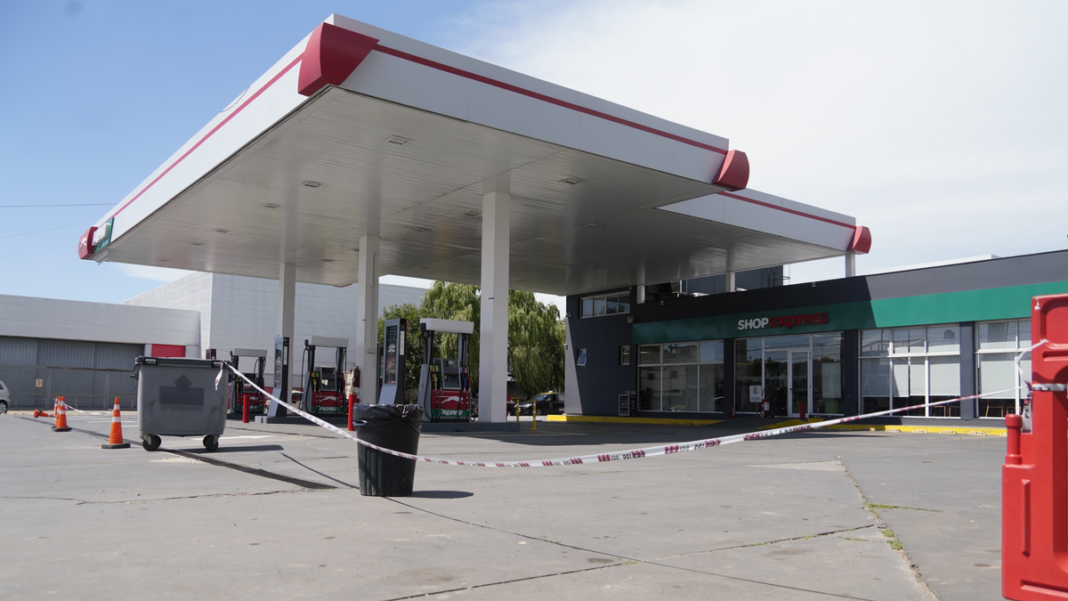 Ilustración genérica de una balanza de la justicia sobre un mapa de la provincia de Santa Fe.