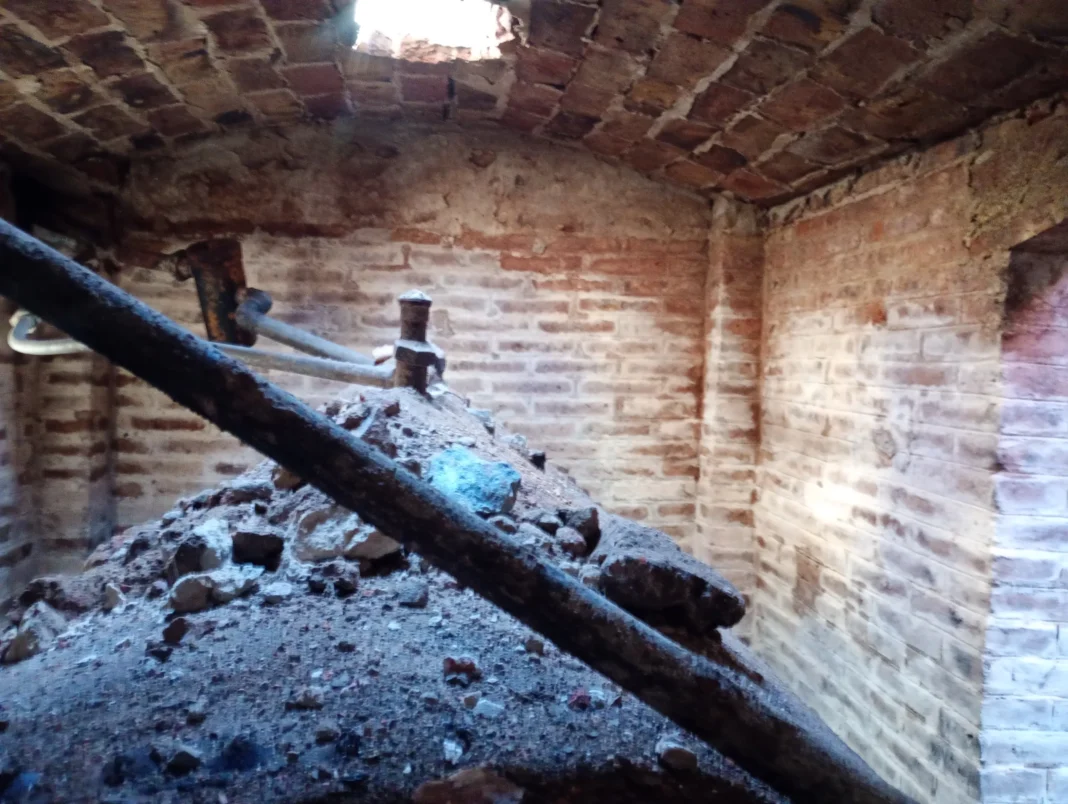Vista de la Plaza 25 de Mayo en Rosario, donde se descubrió una cámara subterránea histórica.