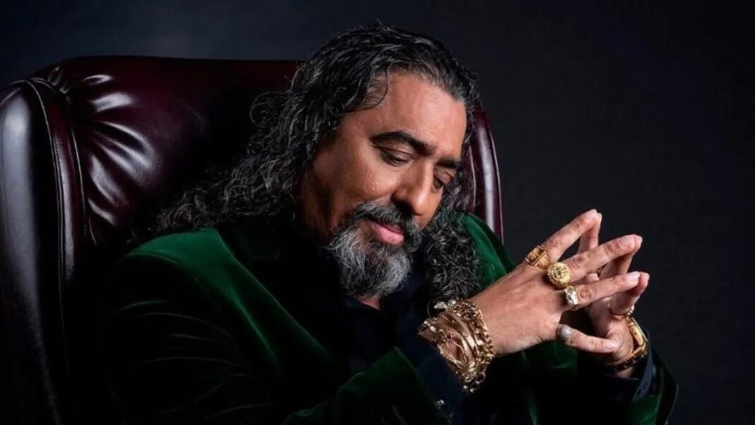 Diego El Cigala en el escenario durante una presentación.