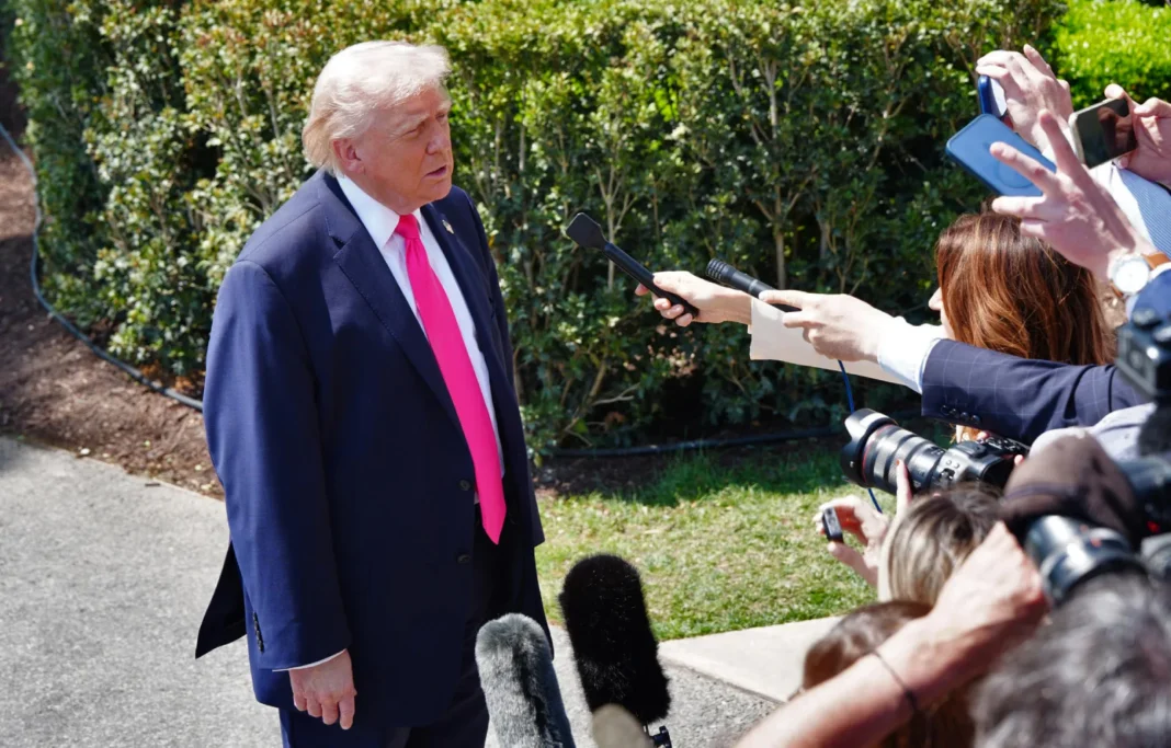 Banderas de Israel, Líbano y Estados Unidos sobre un mapa de la región.