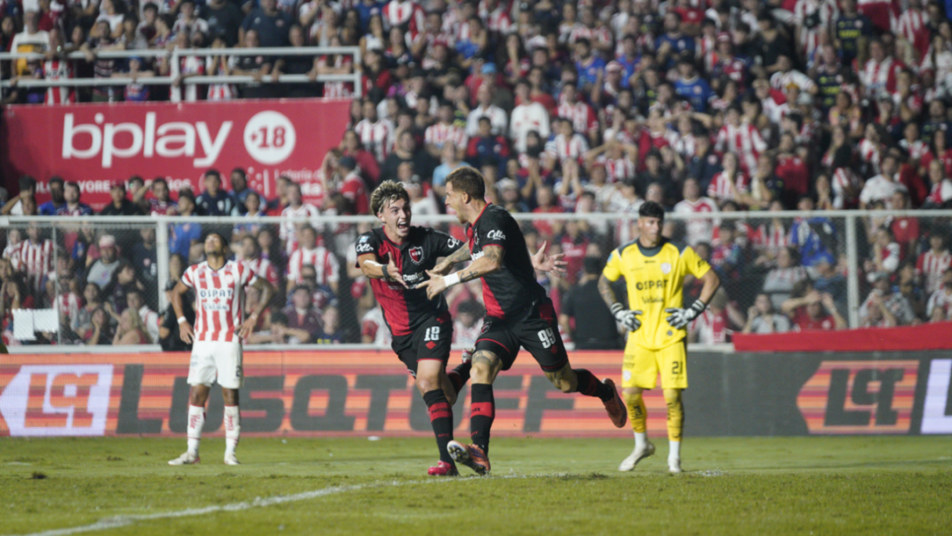Colo Ramírez celebra su gol ante Unión en el estadio 15 de Abril
