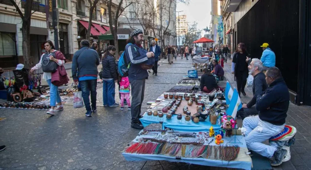 Gráfico que muestra el porcentaje de empleo informal y grupos etarios afectados