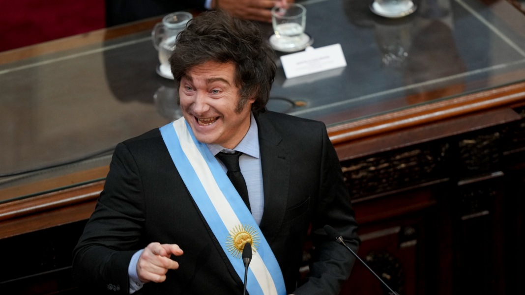 Gráfico de barras mostrando el porcentaje de imagen positiva de diferentes figuras políticas argentinas según encuesta de Opina Argentina.