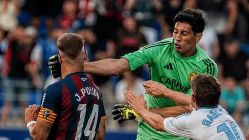 Esteban Andrada durante el partido entre Real Zaragoza y Huesca