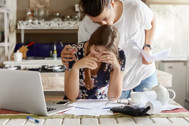Gráfico ilustrativo sobre la evolución de la deuda y la morosidad en los hogares argentinos.