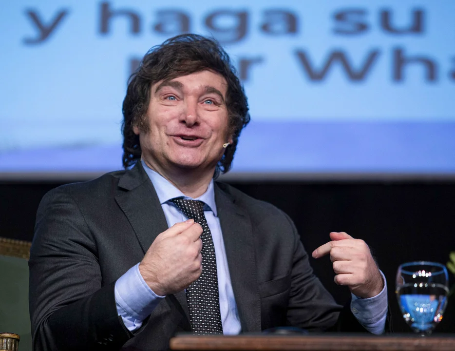 Fachada de la Casa Rosada con vallas de seguridad