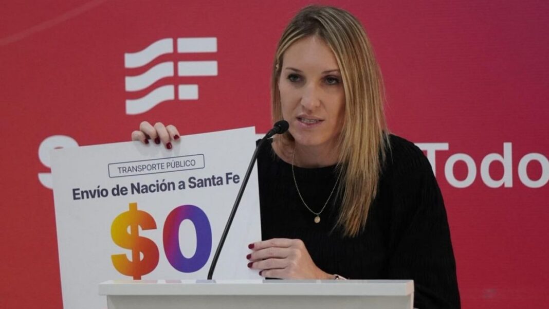 Virginia Coudannes, vocera del gobierno de Santa Fe, durante la presentación de cifras sobre fondos del transporte.