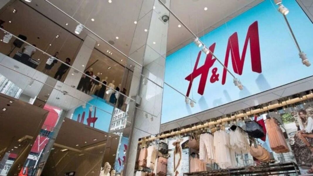 Logo de H&M sobre fondo blanco