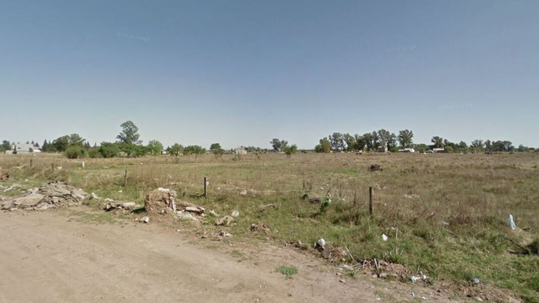 Ilustración de balanza de la justicia frente al mapa de la provincia de Santa Fe