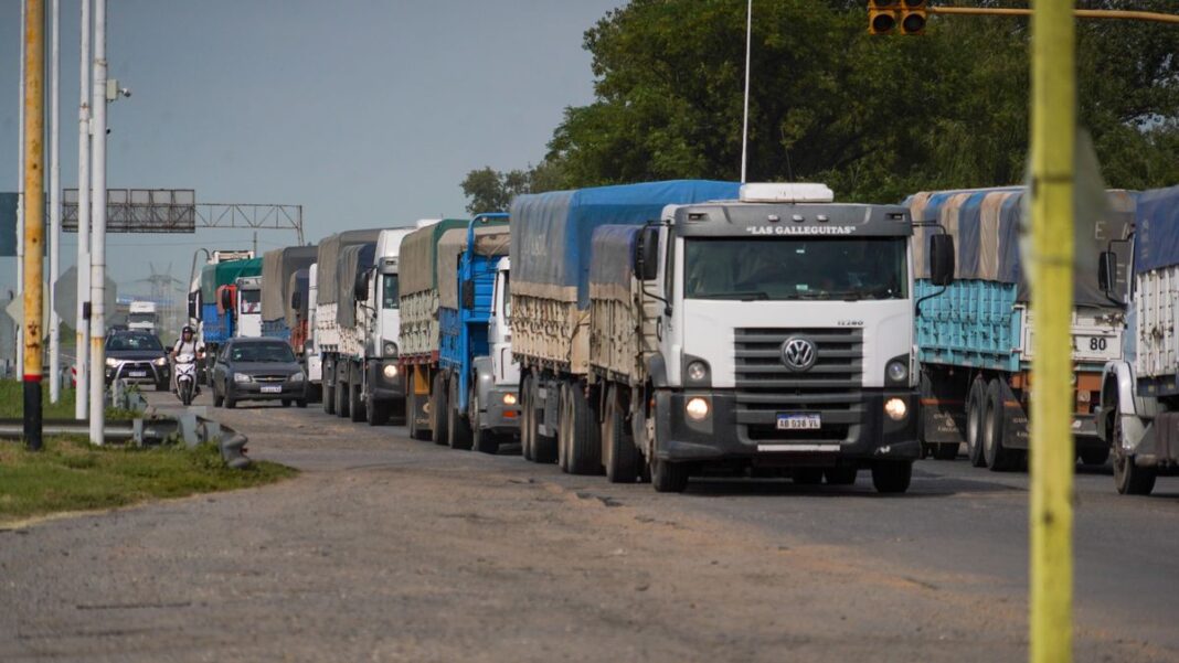 Lisandro Enrico, ministro de Obras Públicas de Santa Fe, en conferencia de prensa