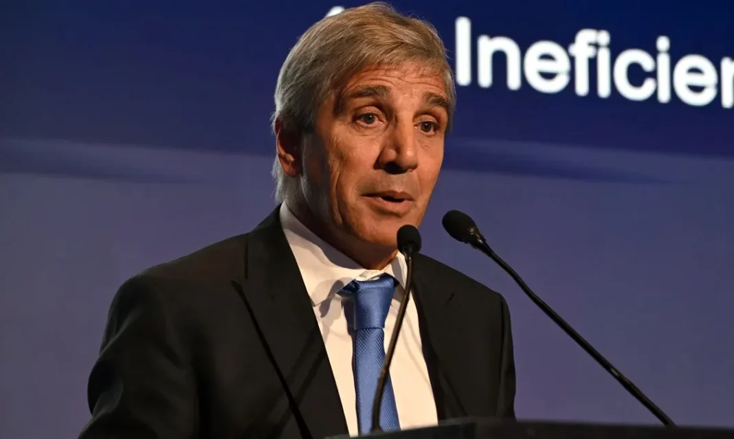 El ministro de Economía, Luis Caputo, durante un acto oficial.