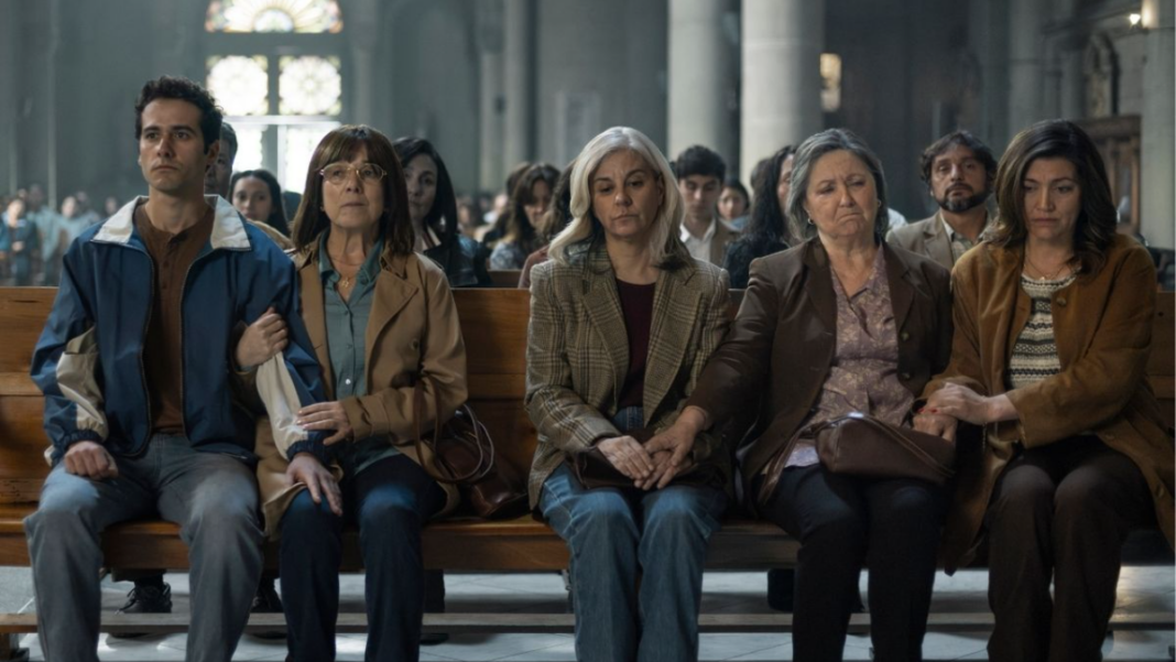 Ilustración de un control remoto frente a una pantalla con el logo de Netflix.