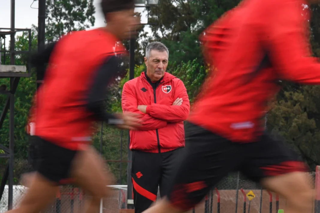 Jugadores de Newell's Old Boys durante un partido en el estadio Marcelo Bielsa.