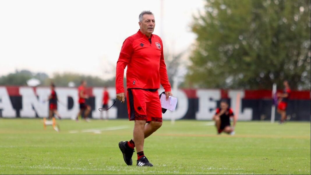 Plantel de Newell's Old Boys durante un entrenamiento en el predio de Bella Vista.
