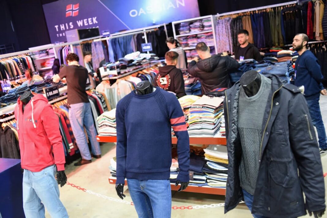 Fachada de los galpones de la ex Rural de Rosario, sede del Outlet Rosario 2026.