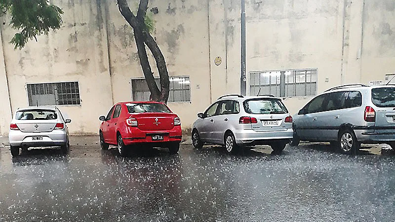 Mapa del pronóstico del tiempo con tormentas sobre la región de Santa Fe