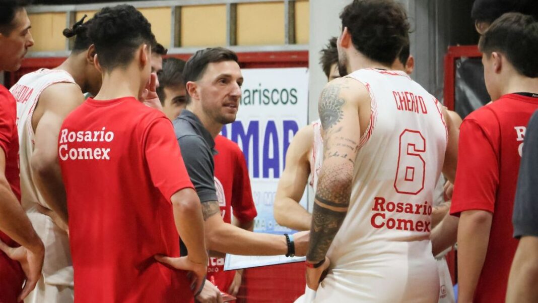 Partido de básquet de Provincial en el estadio Salvador Bonilla