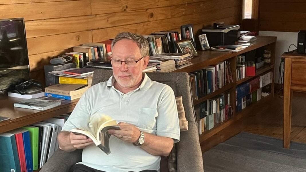 Roberto Herrscher, escritor y docente, durante una disertación sobre periodismo.