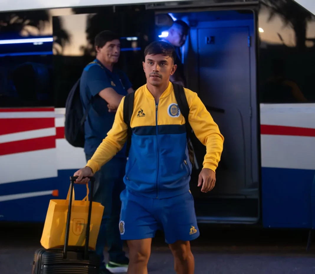 Plantel de Rosario Central previo al partido contra Huracán en el estadio Ducó.