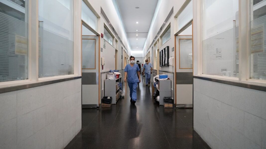 Equipo médico en el Hospital Clemente Álvarez de Rosario, referente en donación de órganos.