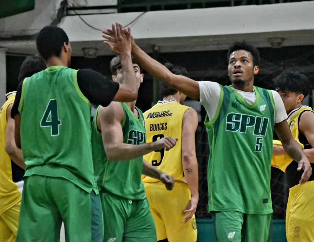 Partido de básquet entre Sportsmen y Rosario Central en Santa Fe