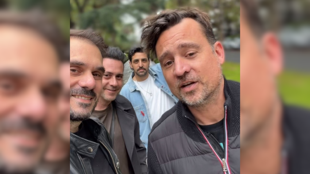 Integrantes de la banda Tan Biónica en el bulevar Oroño de Rosario.