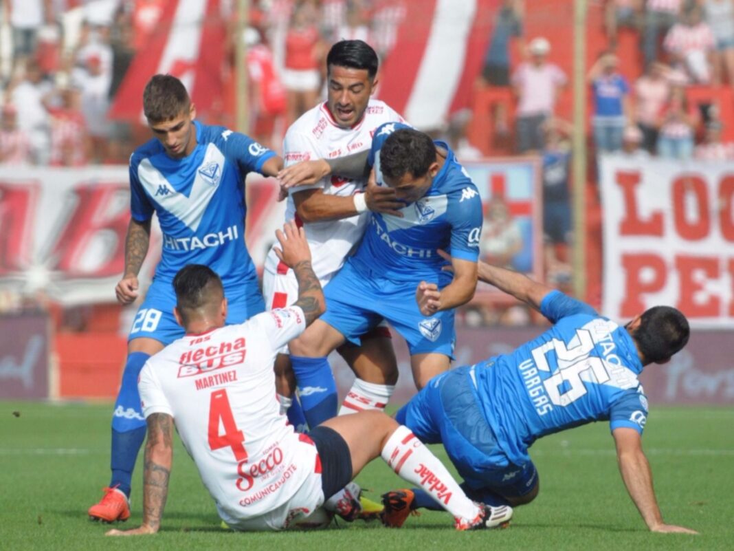 Jugadores de Unión entrenando previo al partido contra Vélez