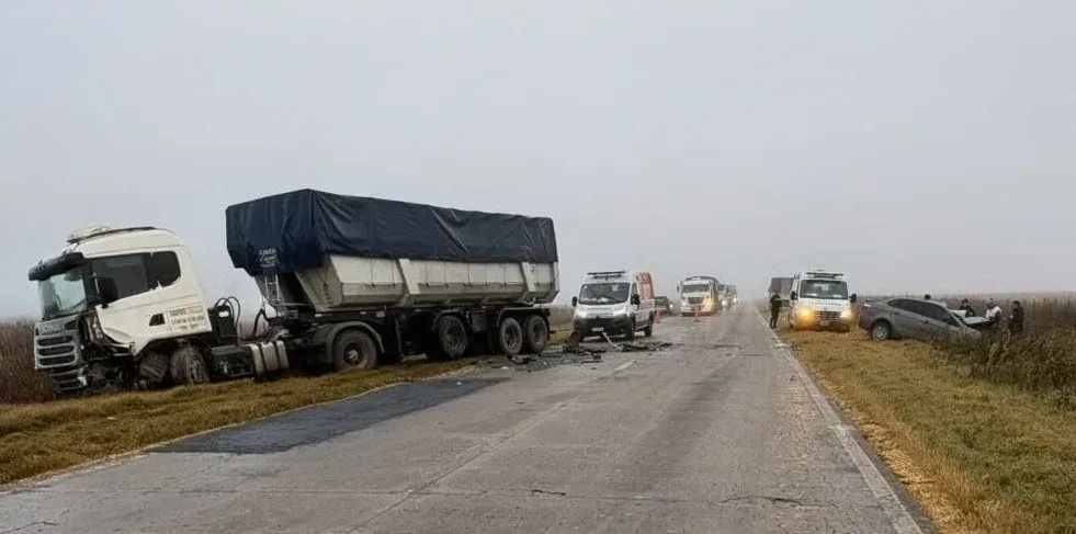 Accidente de tránsito en Ricardone entre un camión y un auto