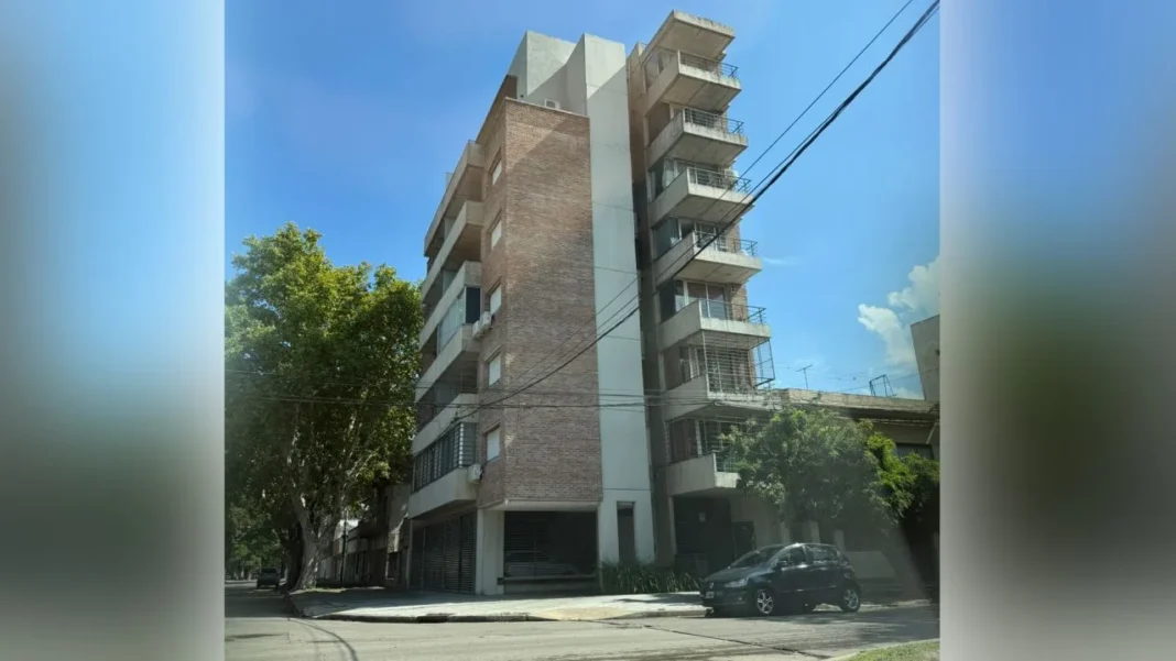 Policía Federal durante allanamiento en barrio Echesortu, Rosario