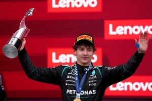 Andrea Kimi Antonelli celebrando la victoria en el Gran Premio de Canadá de Fórmula 1
