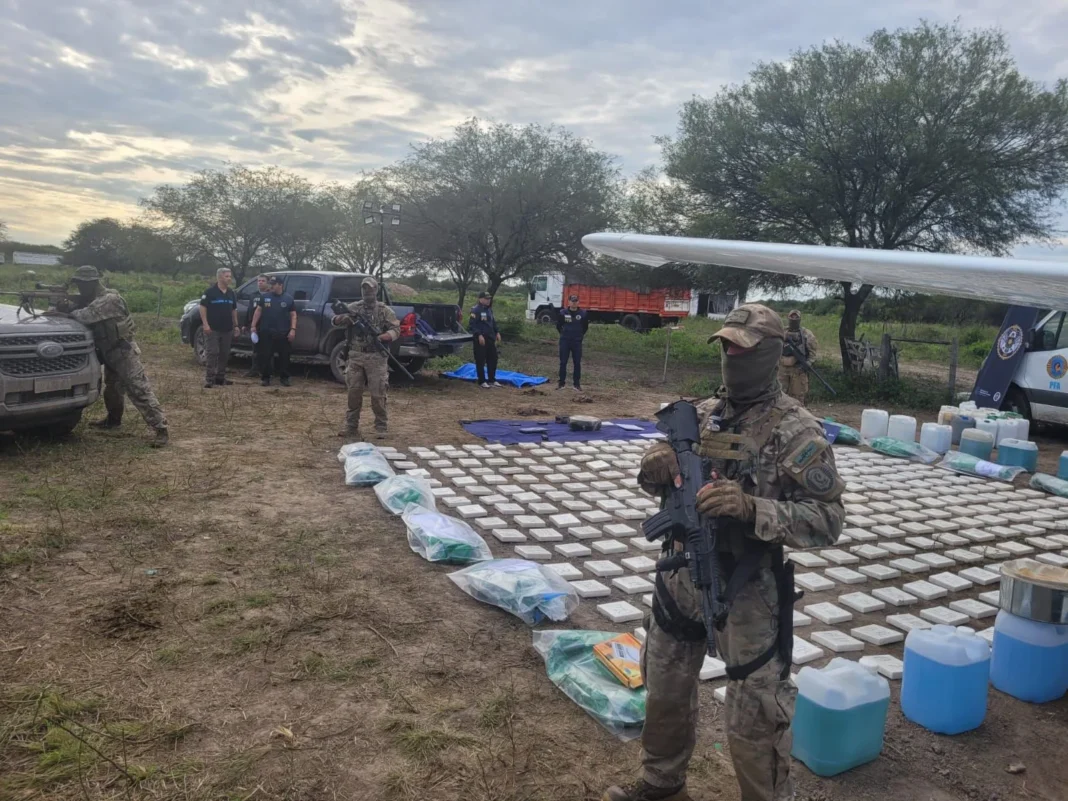 Avioneta Cessna 210 secuestrada en operativo antidrogas en Vera, Santa Fe