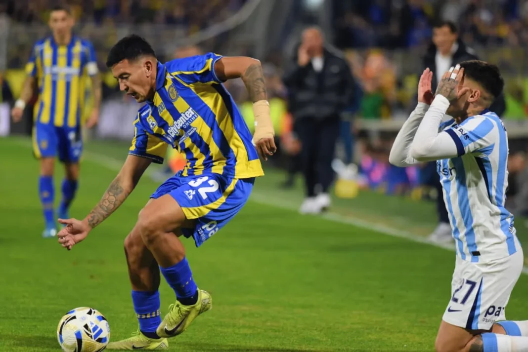 Enzo Copetti celebra el gol del triunfo de Rosario Central ante Racing Club