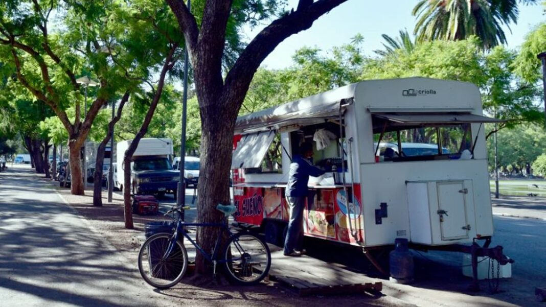 Food trucks en un parque de Rosario