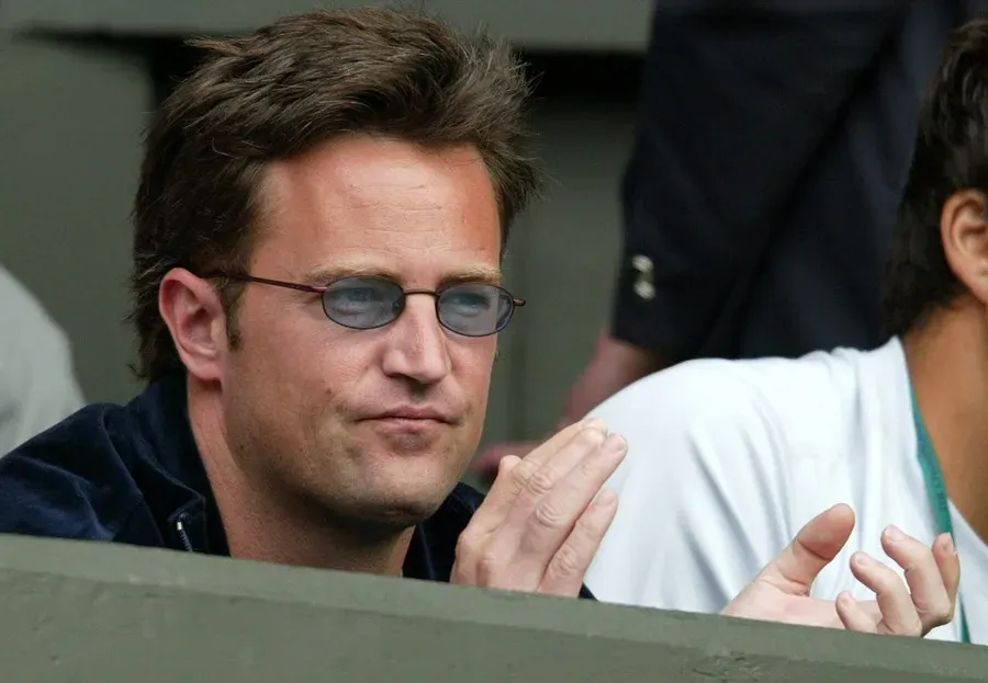 Kenneth Iwamasa, asistente personal de Matthew Perry, durante una audiencia judicial