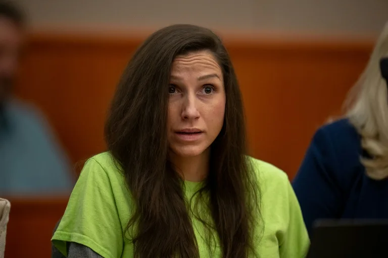 Kouri Richins en el tribunal durante su condena por asesinato