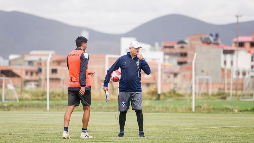 Dalcio Giovagnoli en presentación como DT de Deportes Santa Cruz