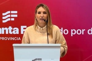 Virginia Coudannes en conferencia de prensa