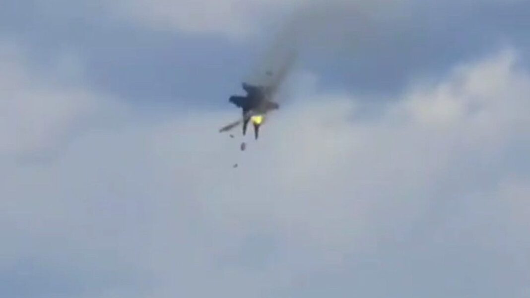 Momento del choque de dos aviones durante el espectáculo aéreo Gunfighter Skies en Idaho