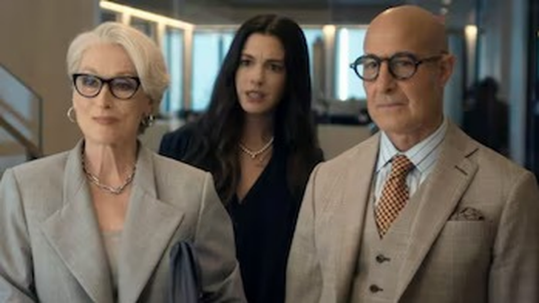 Póster de la película El diablo se viste a la moda 2 con los personajes principales