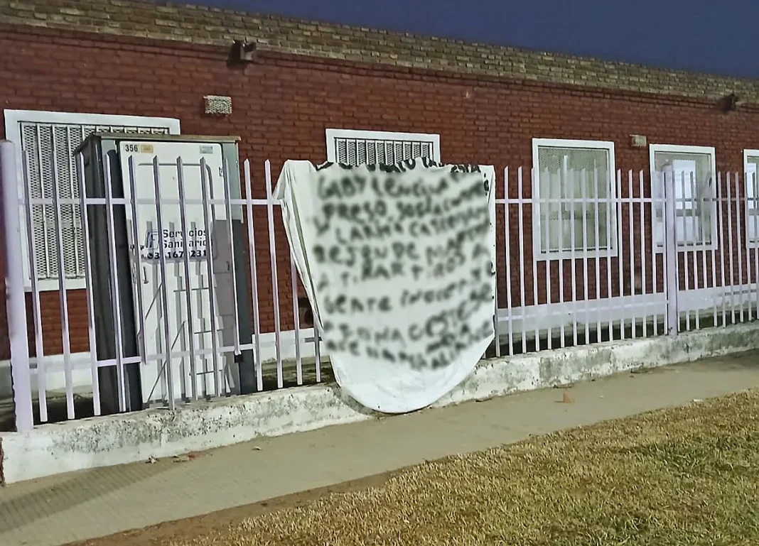 Escuela 518 Carlos Fuentealba en Rosario donde se encontró un trapo con mensaje intimidatorio