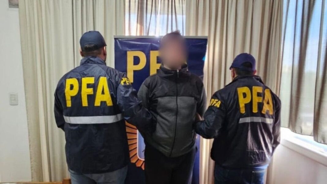 Allanamiento de la Policía Federal Argentina en Rosario por amenazas de bomba en sinagoga