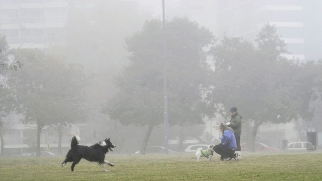 Niebla matinal en Rosario con visibilidad reducida