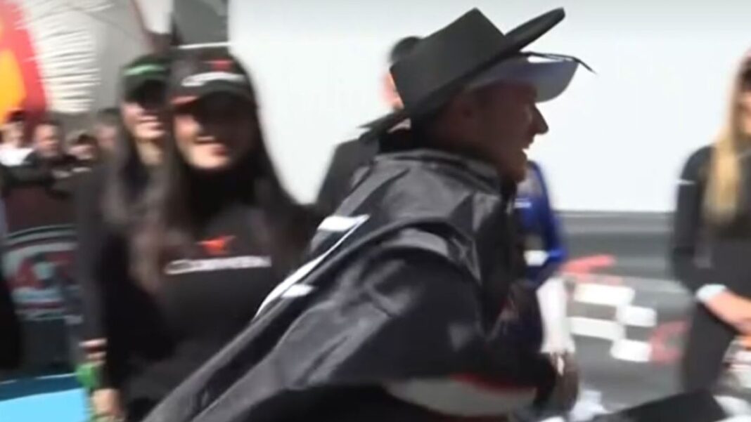 Mariano Werner celebrando su victoria en el Turismo Carretera en Termas de Río Hondo
